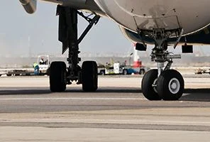 Tẩy vệt cao su đường băng bằng tia nước áp lực cao – Giải pháp Tongjie